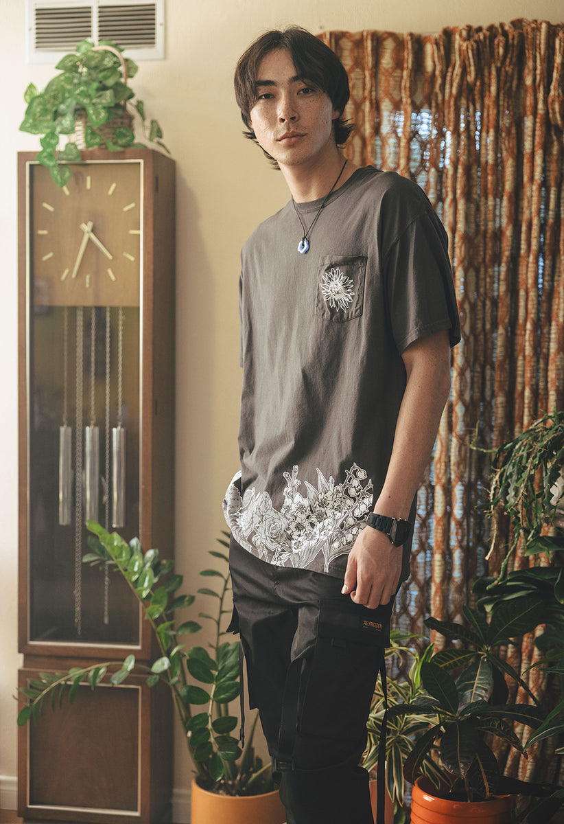 FLOWER GARDEN Pocket T-Shirt – OMOCAT FLOWER GARDEN Pocket T-Shirt – OMOCAT