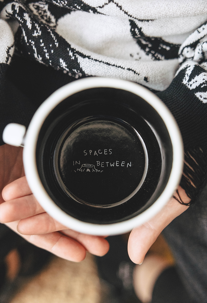 その他 OMORI SPACES IN-BETWEEN Enamel Mug SPACES IN-BETWEEN Enamel Mug – OMOCAT