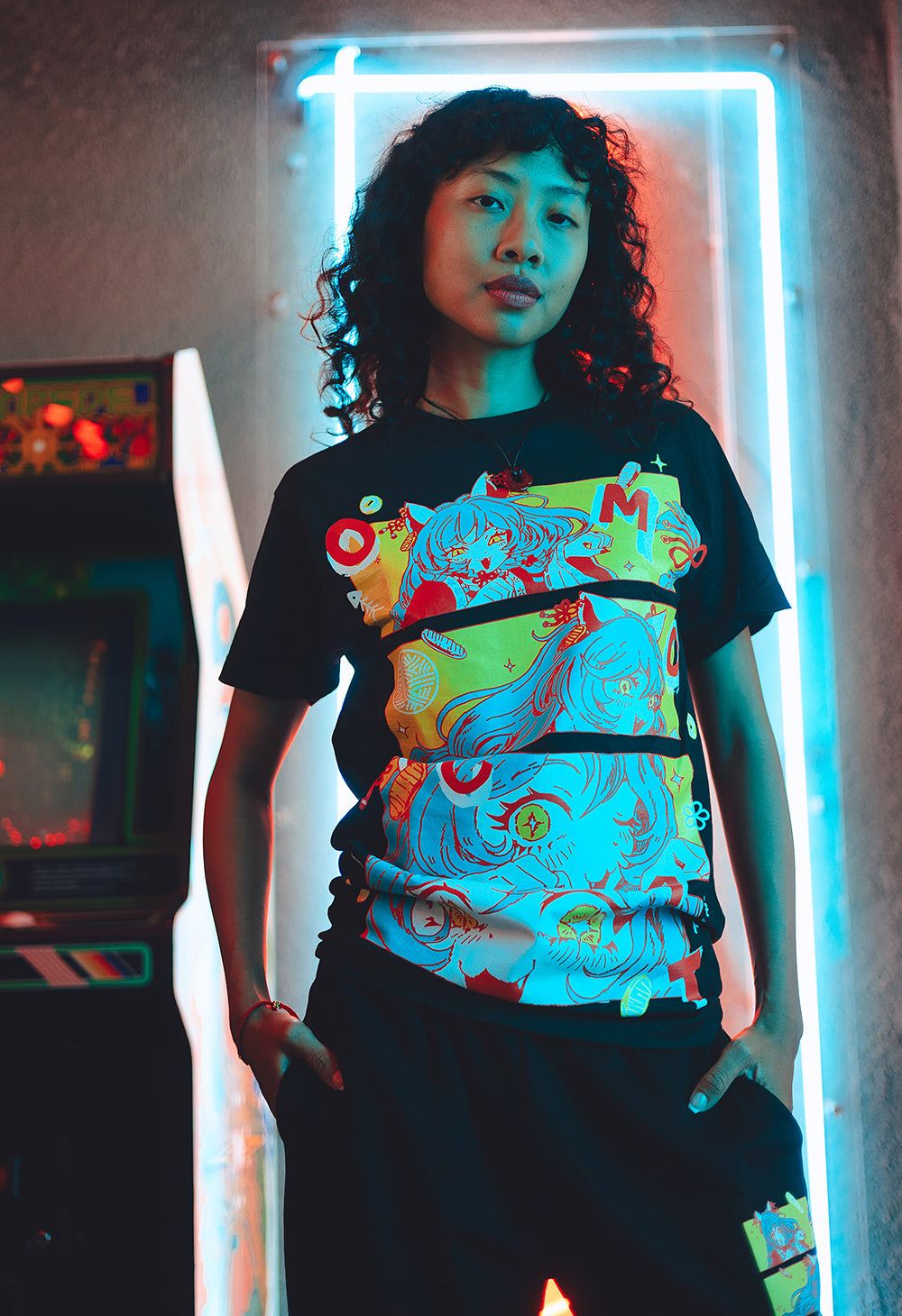 OMOCAT CATGIRL Graphic T-Shirt