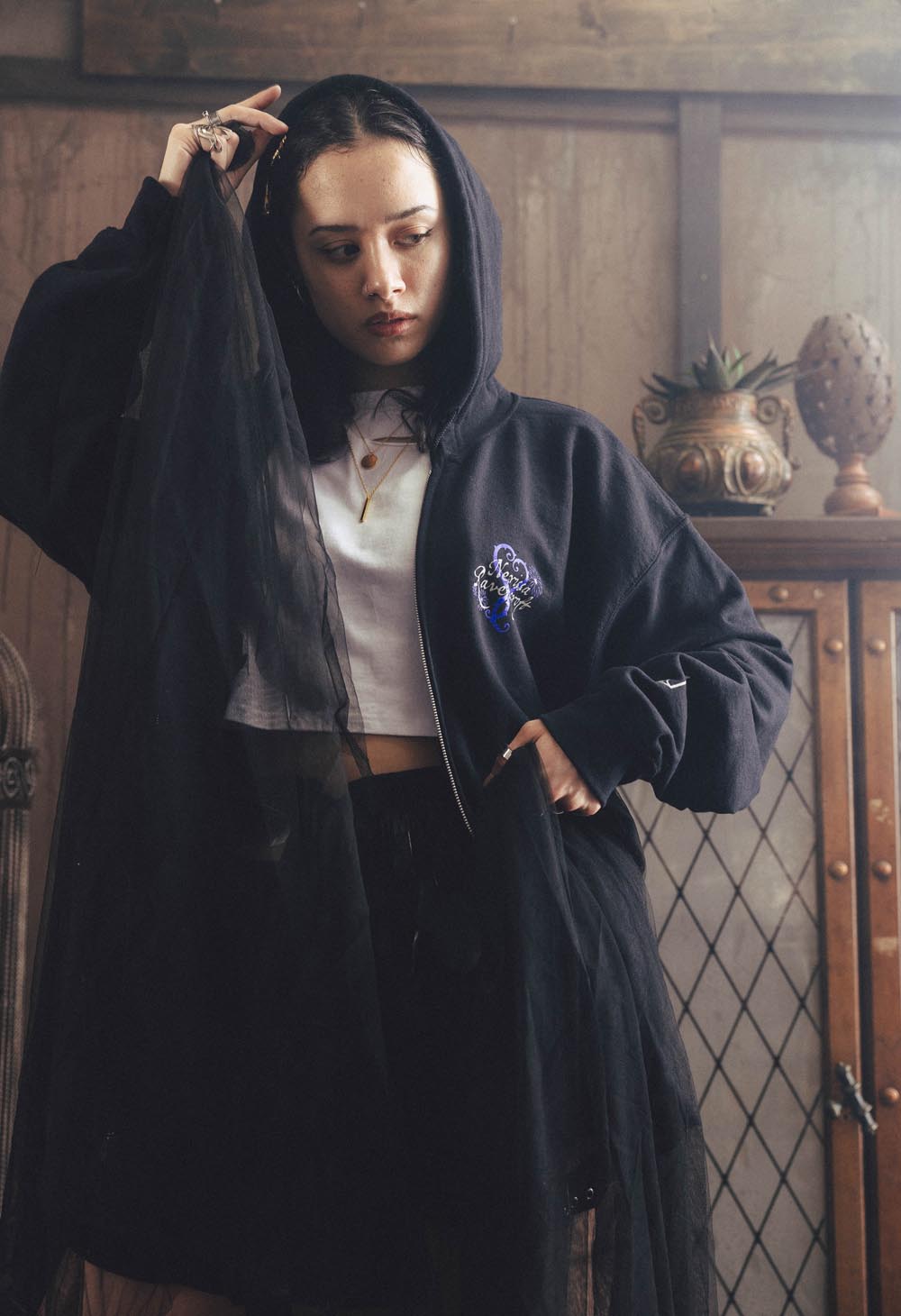 NERISSA RAVENCROFT Zip-Hoodie – OMOCAT