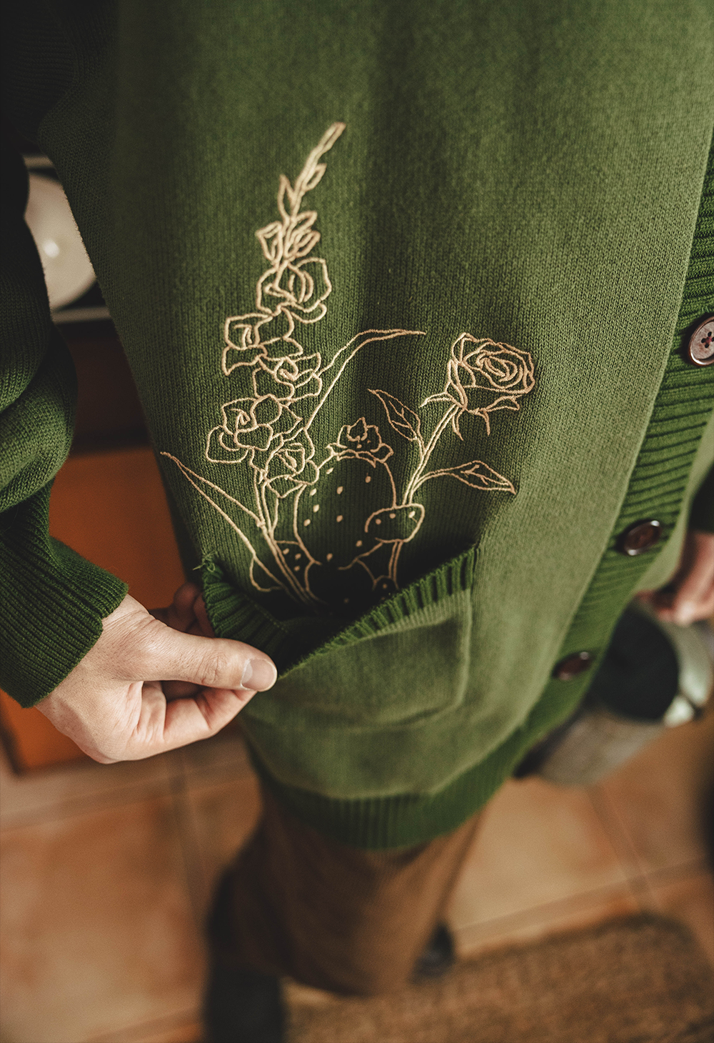 A HOME FOR FLOWERS Cardigan – OMOCAT A HOME FOR FLOWERS Cardigan – OMOCAT