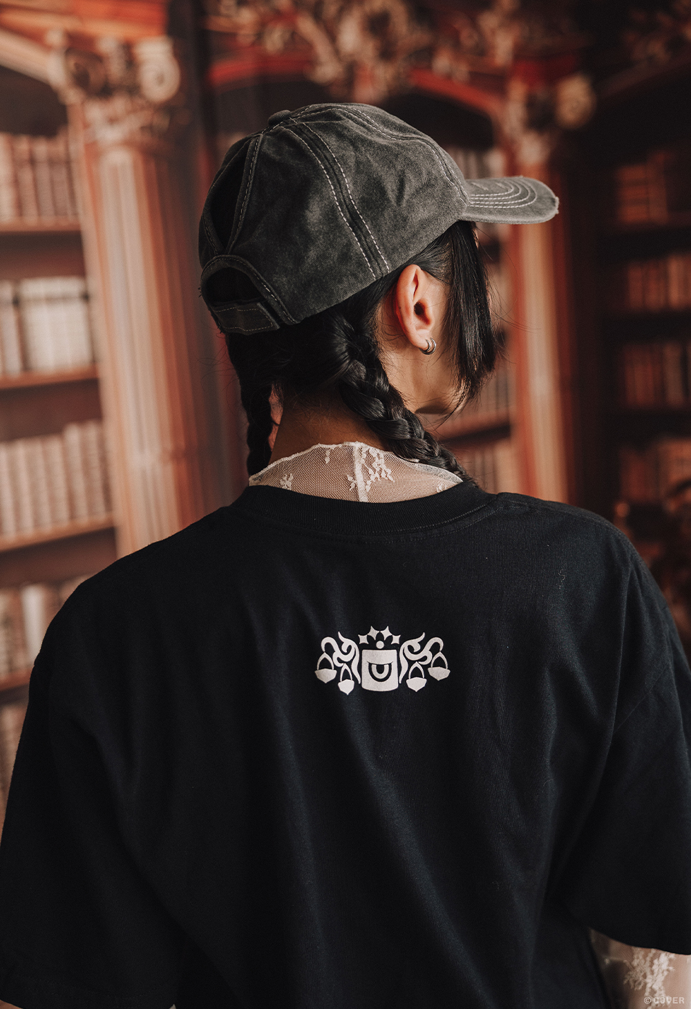 holoJustice T-Shirt – OMOCAT