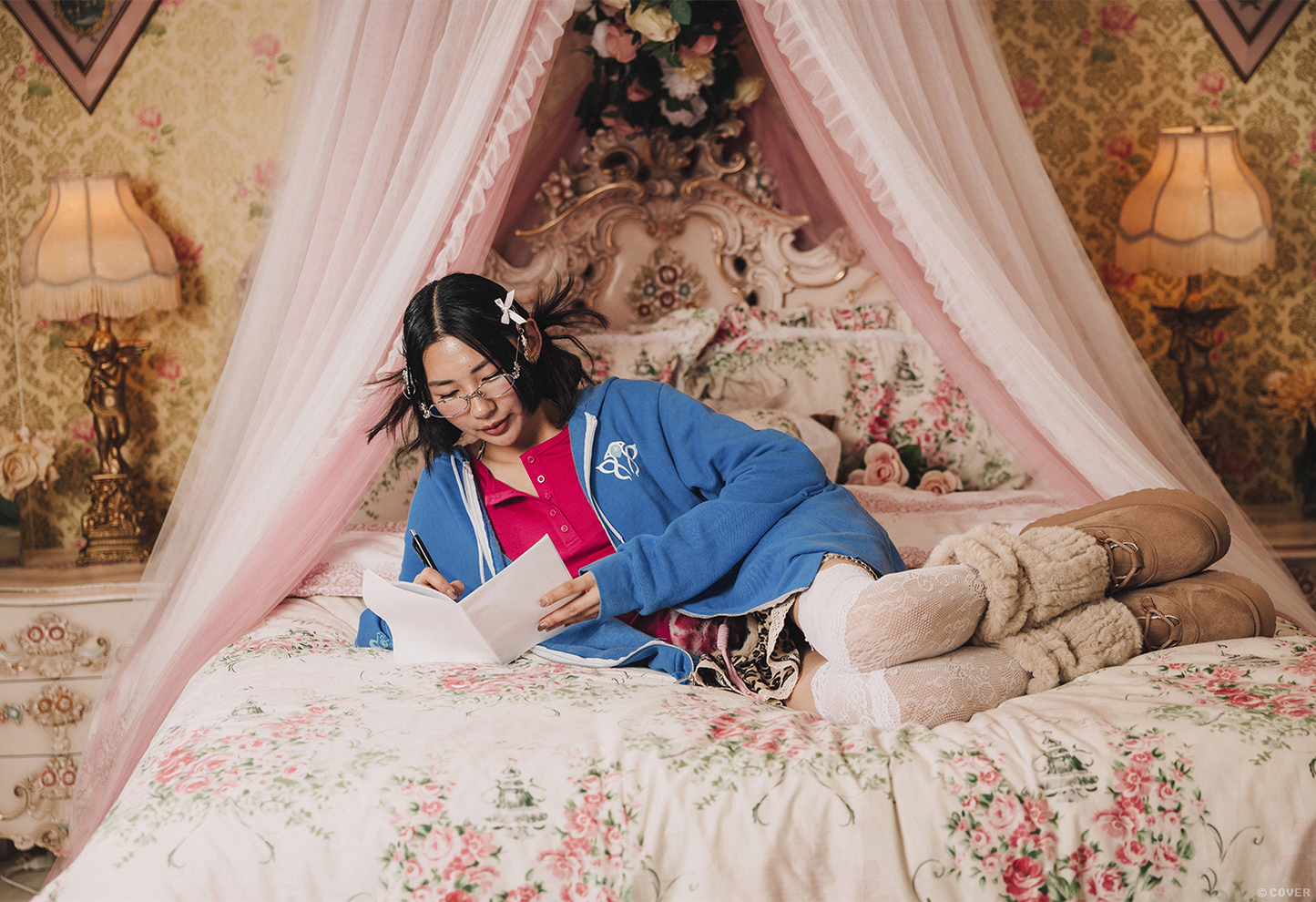 
                  
                    RAORA PANTHERA Zip-Hoodie
                  
                