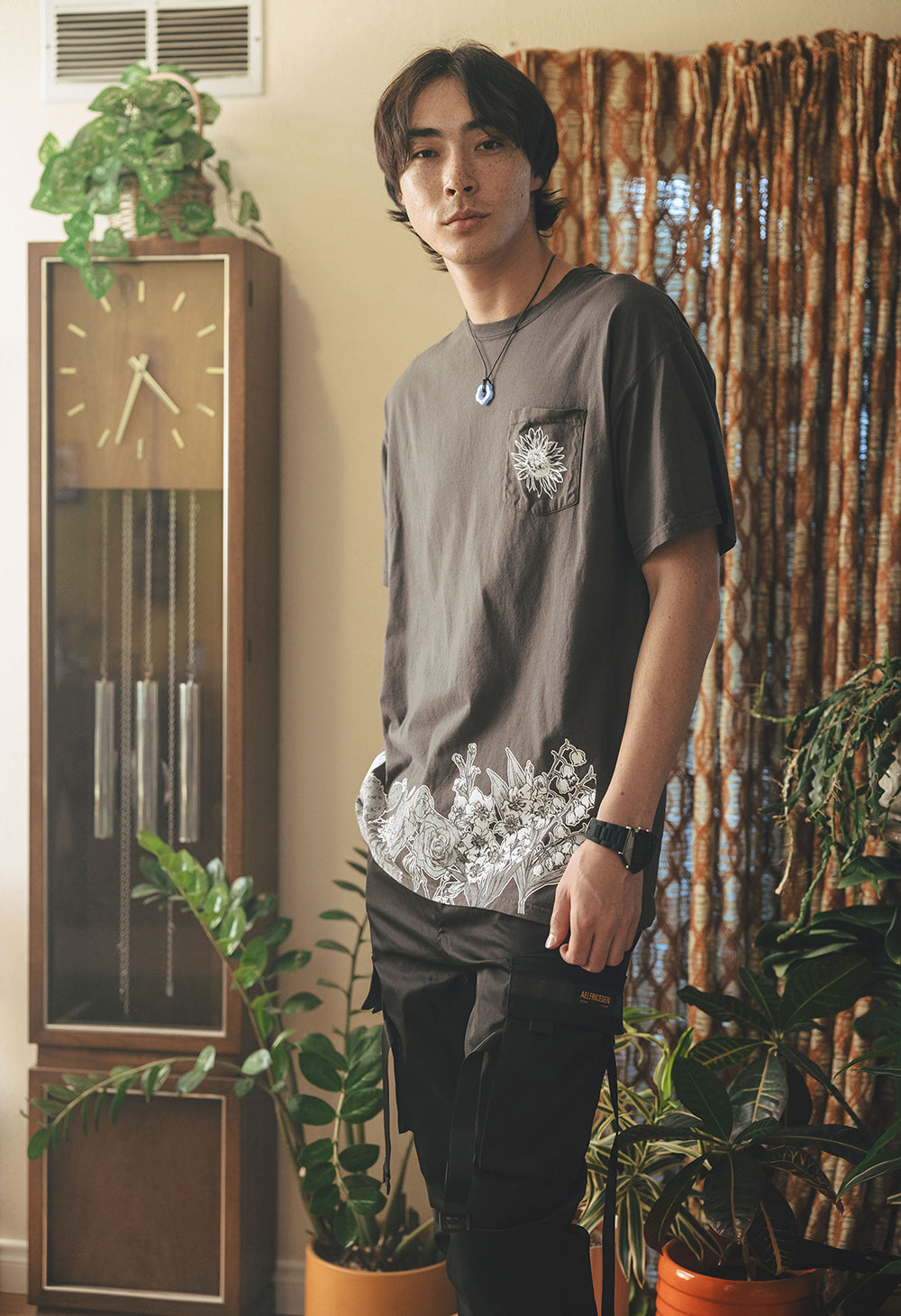 FLOWER GARDEN Pocket T-Shirt – OMOCAT