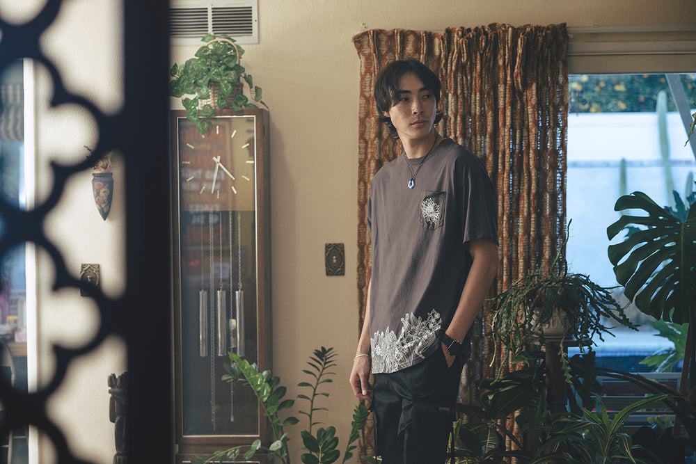 FLOWER GARDEN Pocket T-Shirt – OMOCAT