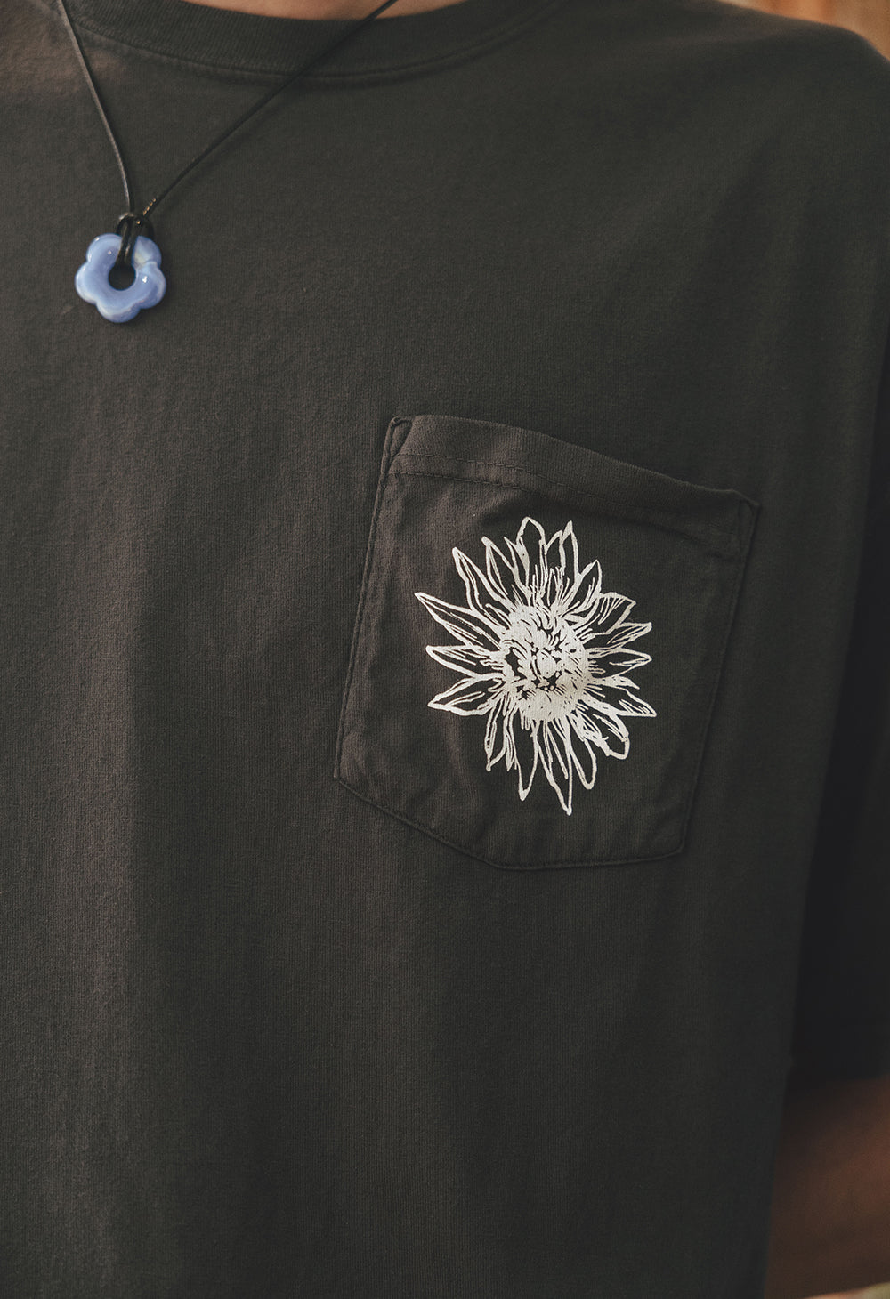 ★WAIKEI★ Pochaco Flower Short Sleeve T-shirt Ivory YKBE05T FLOWER GARDEN Pocket T-Shirt – OMOCAT
