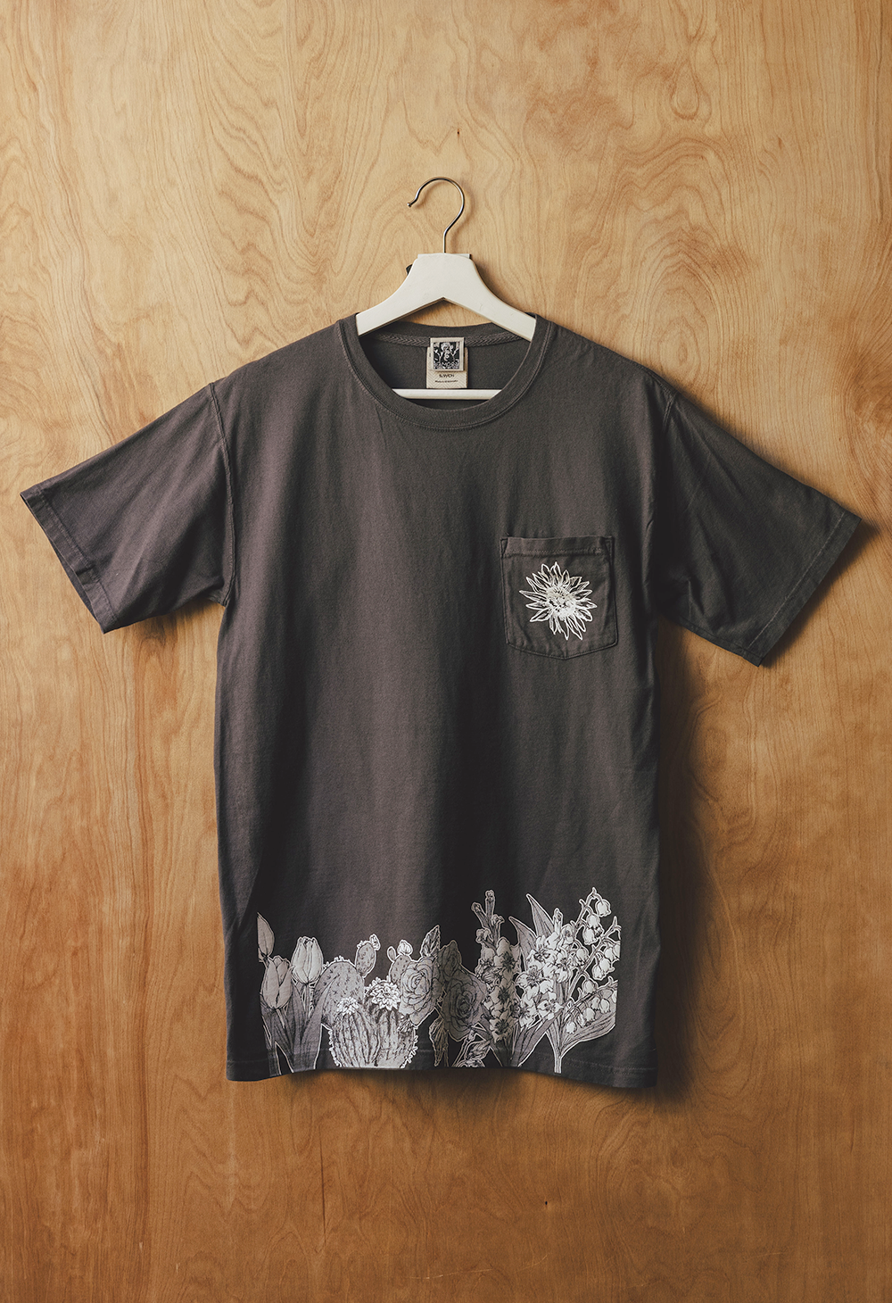 Tシャツ・カットソー RONRON HEART BUTTON GOLGI SLEEVELESS OATMEAL FLOWER RR25BSL3 GERsome Women's Valentine's Day Heart Print T-shirt 3/4