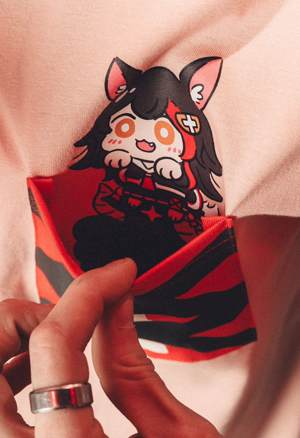 OOKAMI MIO Pocket T-Shirt – OMOCAT