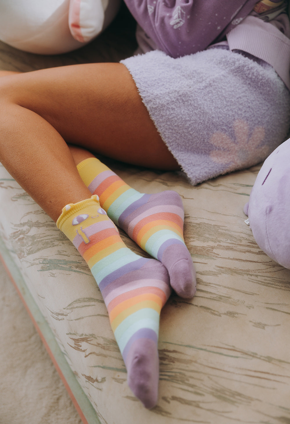 NEIGHBOR'S ROOM Socks – OMOCAT