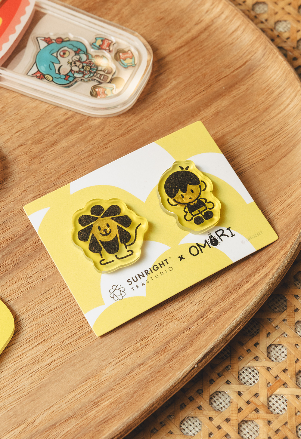 SUNRIGHT TEA x OMORI Frosted Pin Set – OMOCAT