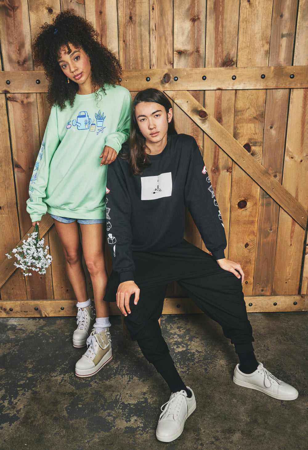 WHITE SPACE Sweater – OMOCAT