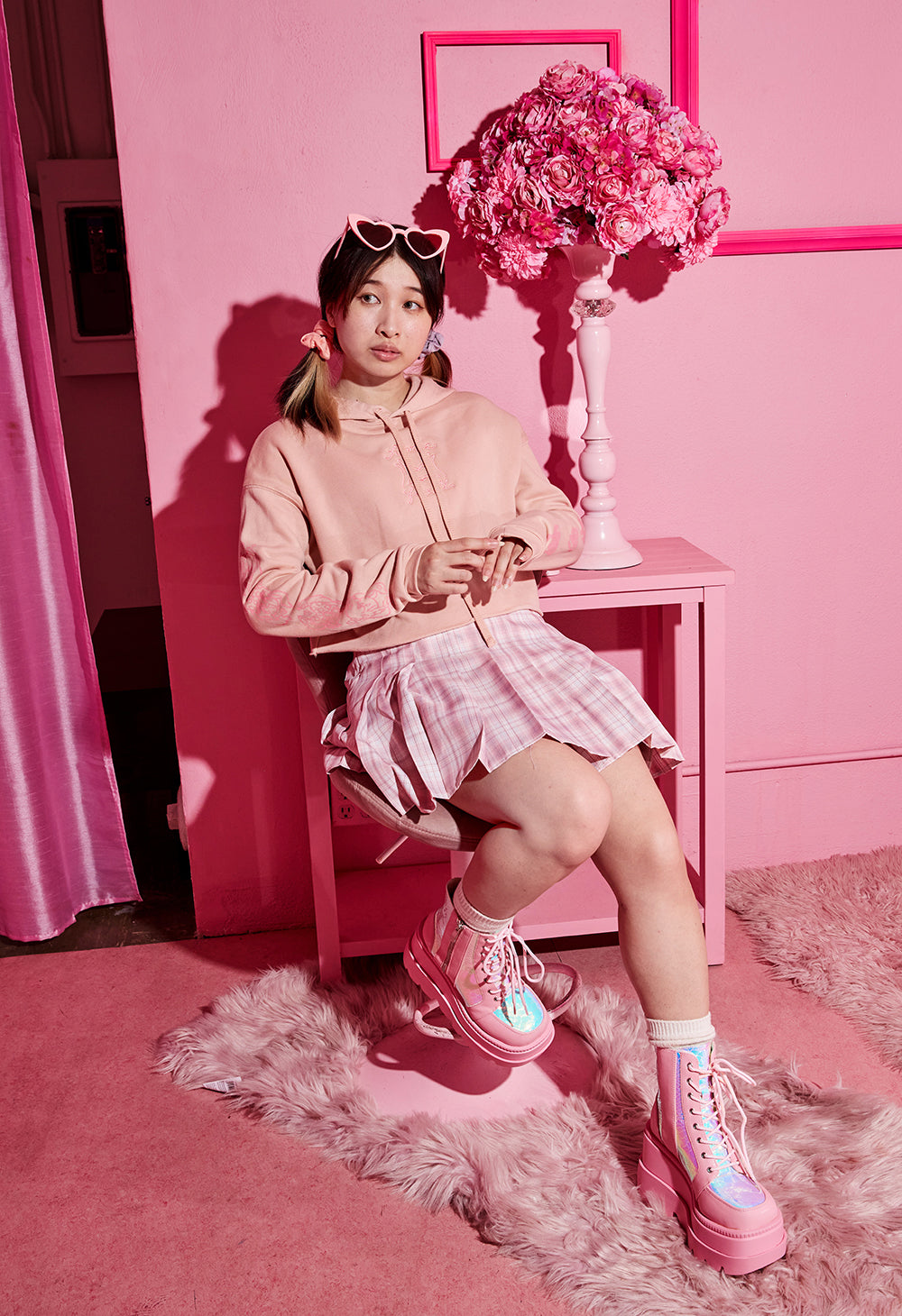 HEARTS FOR ALL Crop Hoodie – OMOCAT